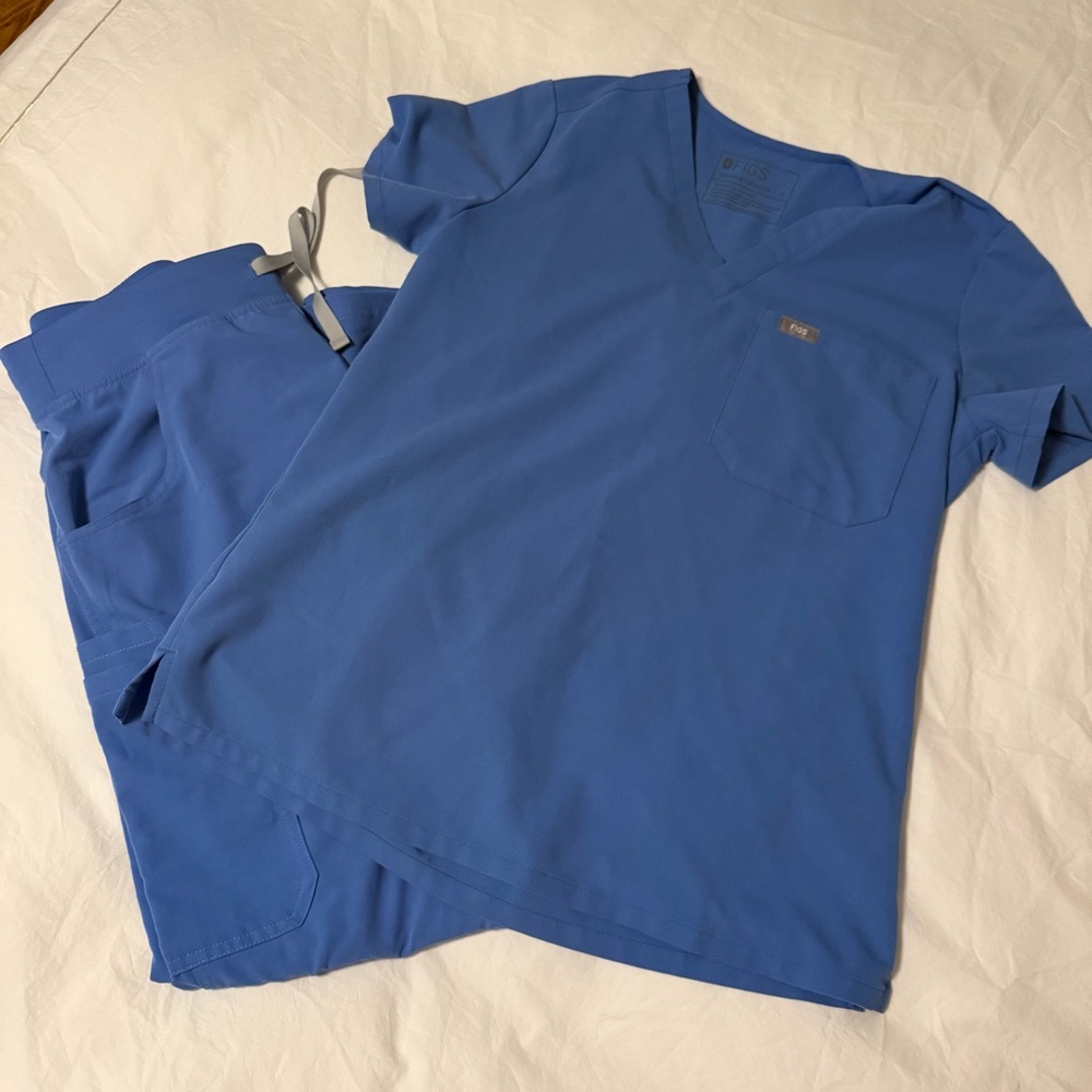 Figs ceil blue scrub set size small top size medium pant euc